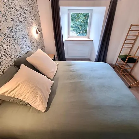 L'ecole Buissonniere De Mazalibrand Mazet-Saint-Voy